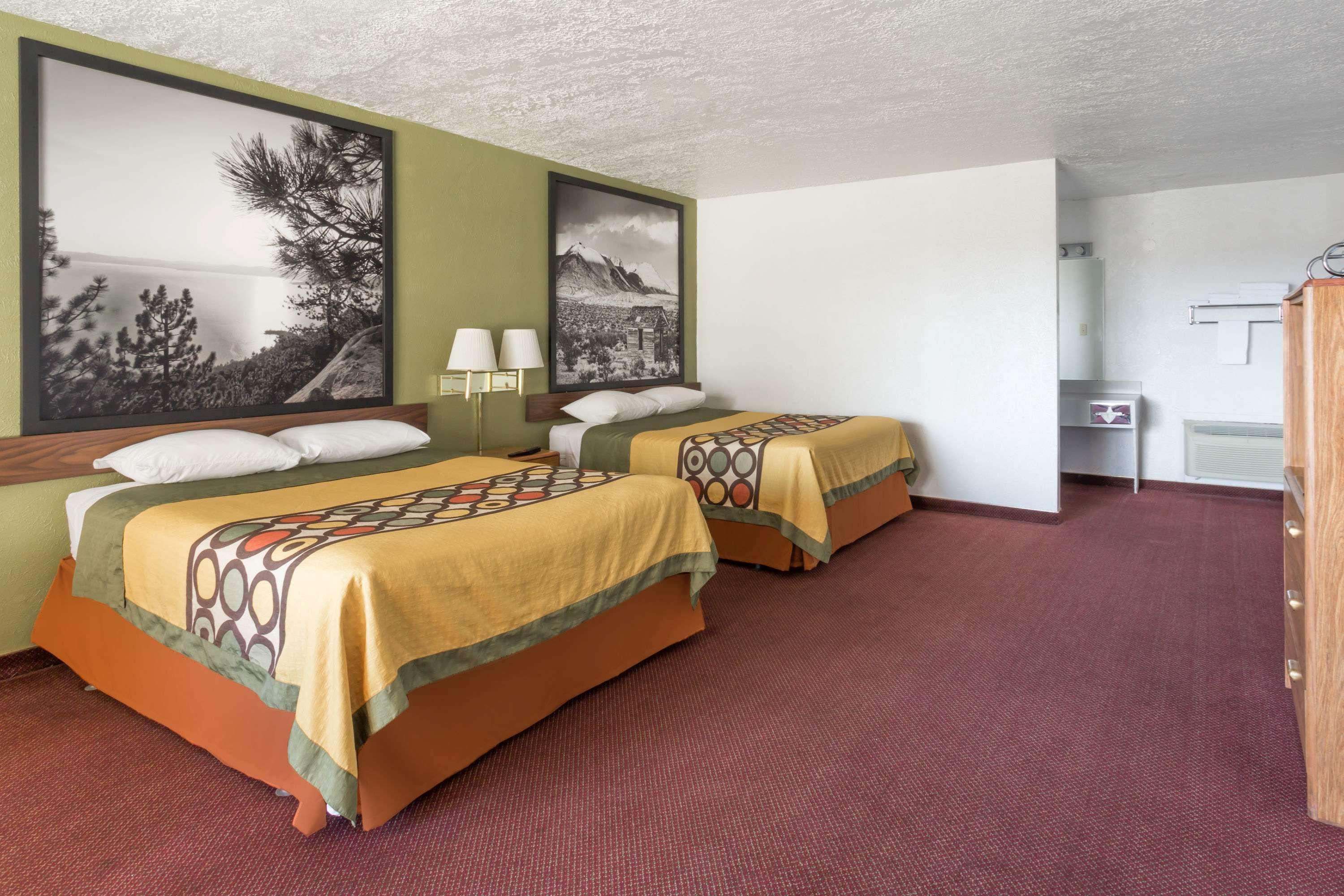Hotel Super 8 By Wyndham Wells Exterior foto